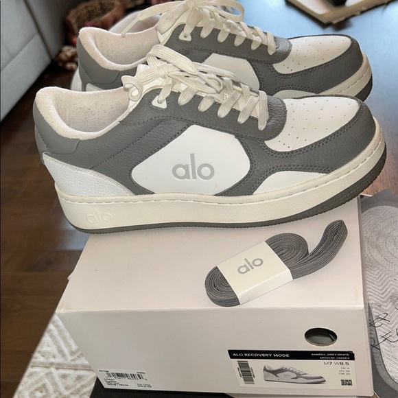 ALO Recovery Mode Sneaker Grey White - Picture 8 of 14